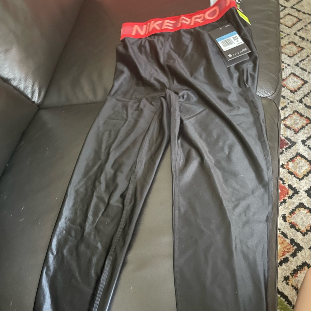 Nike pros size M new with tags with waistband